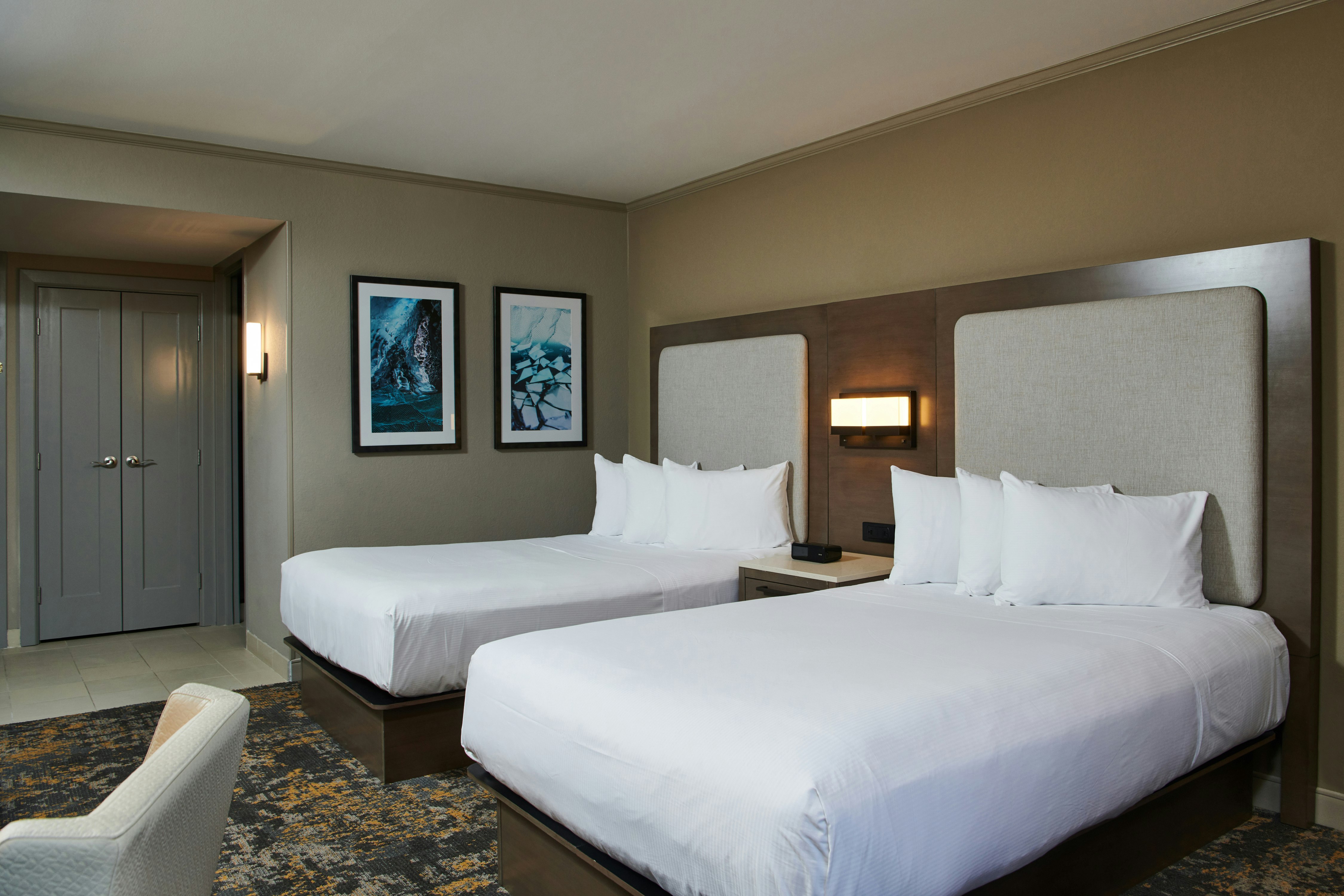 ROOM, 2 DOUBLE BEDS