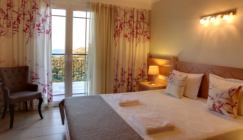 Superior, 1 Double and 1 Single Bed, Sea View, Pool Side