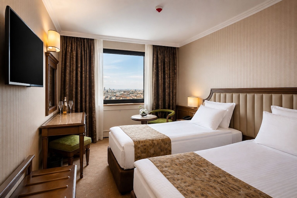 Astoria Grand Hotel 13/49