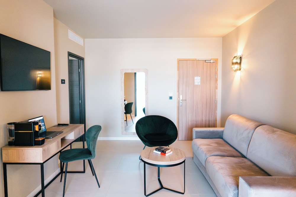 Hotel Restaurant Spa La Madrague 52/68