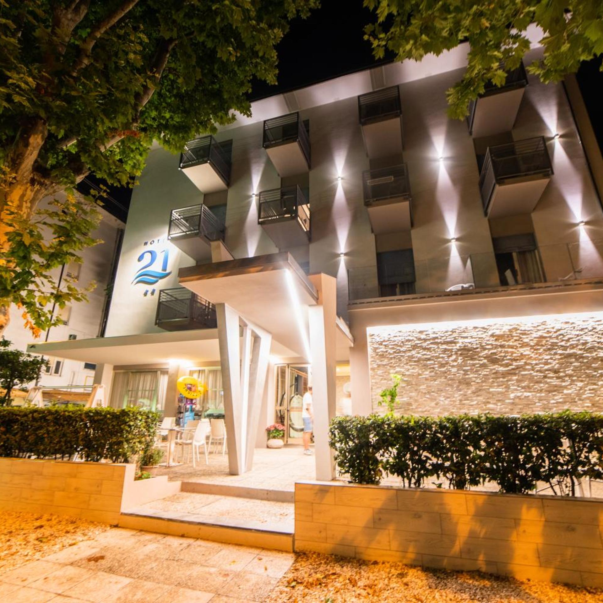 Hotel 21 8/55