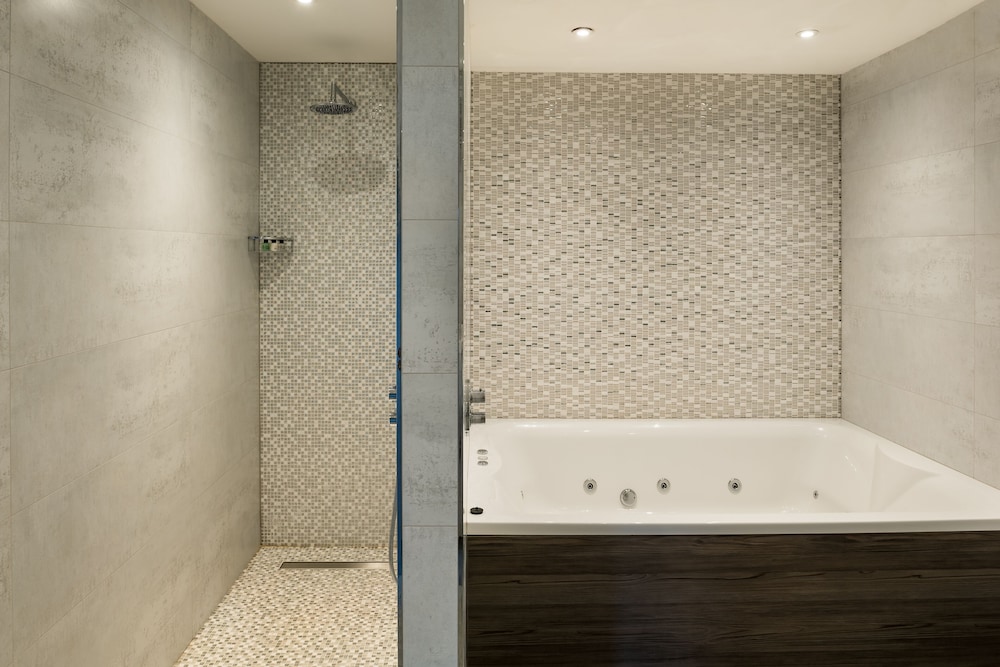 Radstone Hotel 46/50