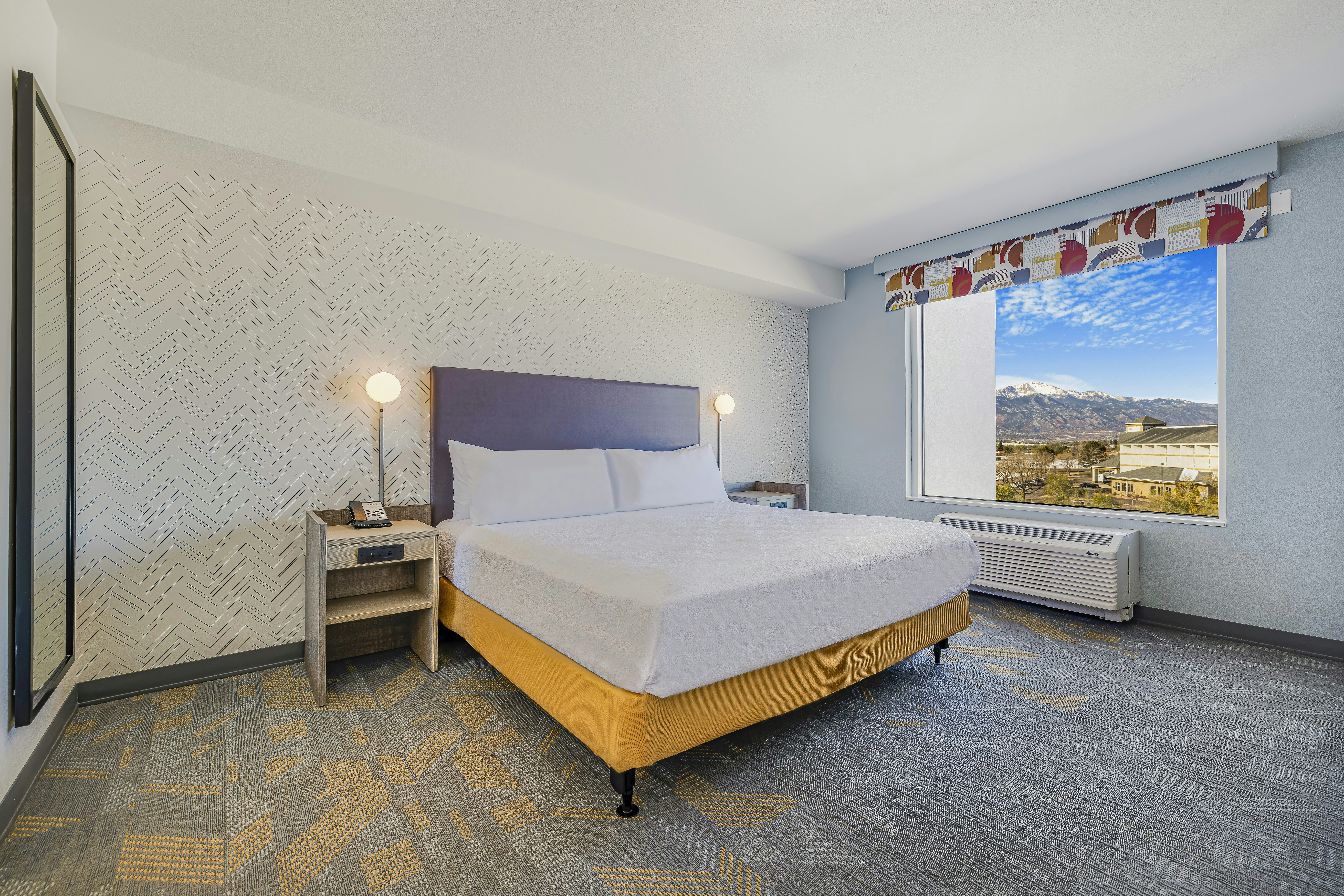 1 BEDROOM, SUITE, KING BED