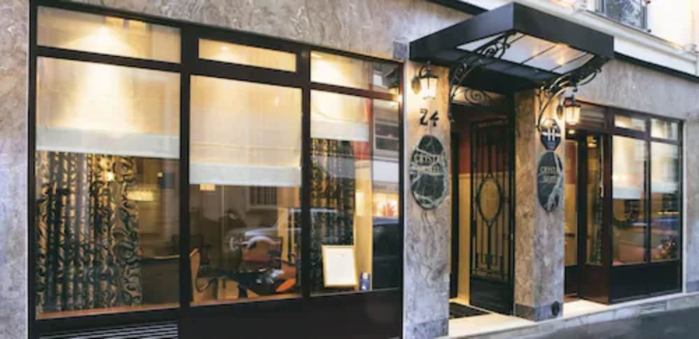 Crystal Hotel 26/42