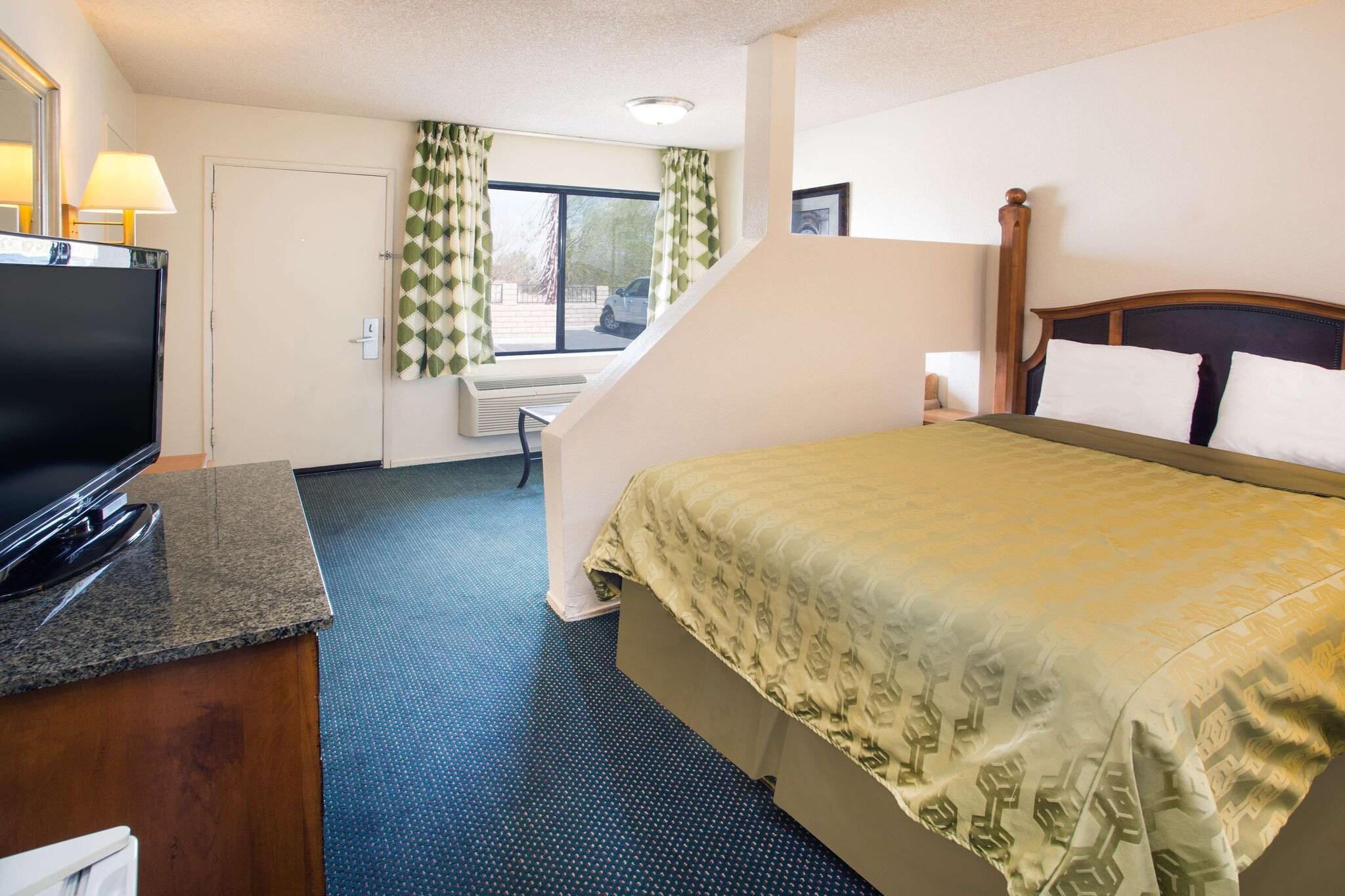 غرفة بسريرين كينج، Travelodge by Wyndham Indio 2/3