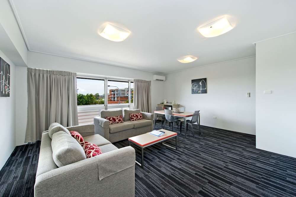 Prince of Wales Hotel 28/50