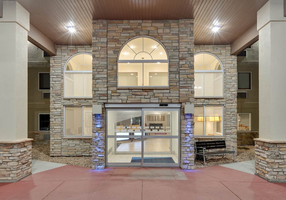Holiday Inn Express Hotel Suites Scottsbluff Gering 42/57
