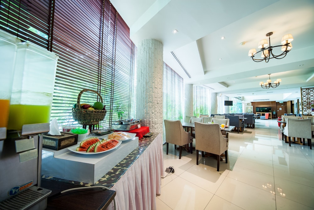Lantana Resort Hotel 56/61