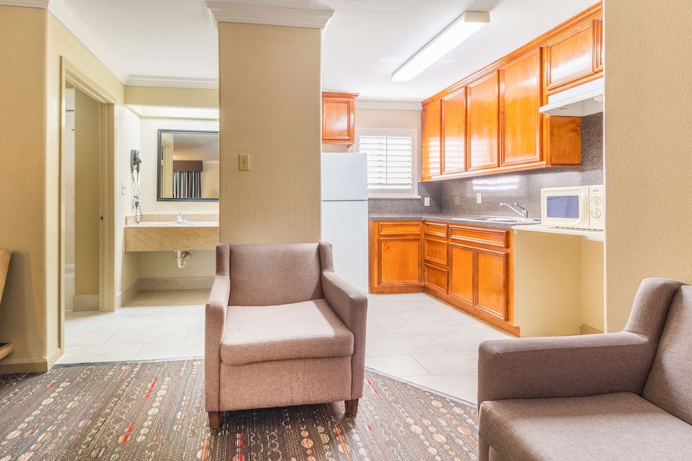 Americas Best Value Inn Houston Heights at I-45 33/40