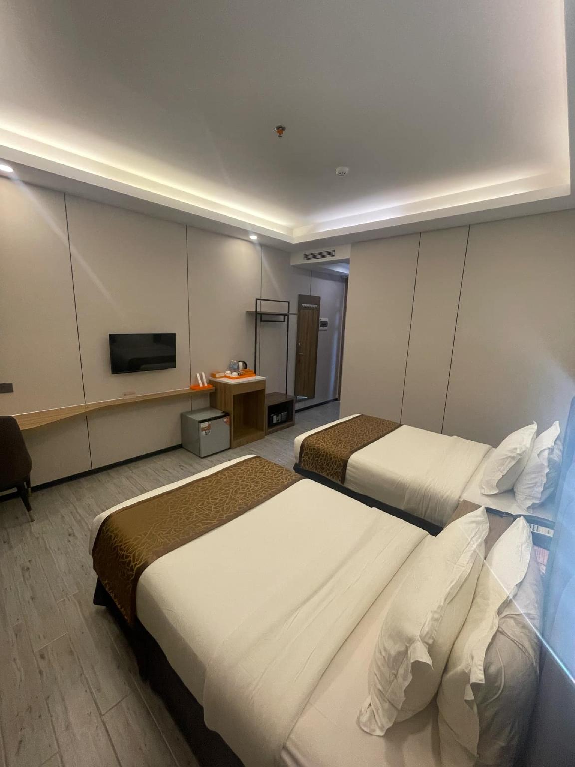 SUPERIOR, TWIN BEDS