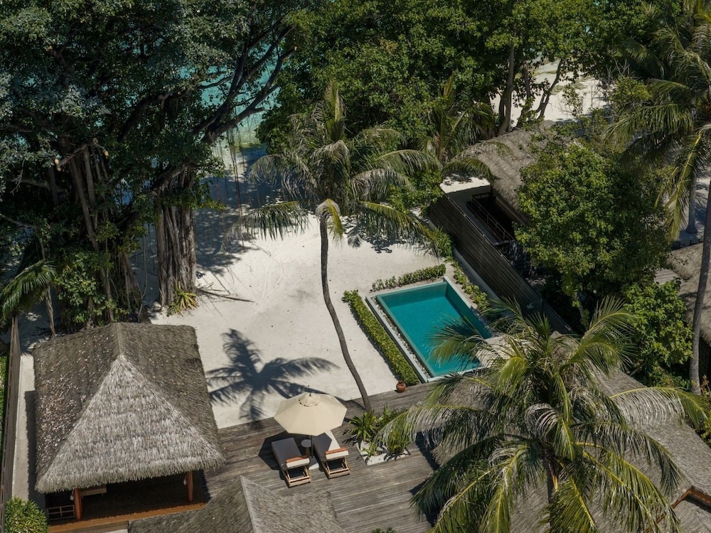 Dusit Thani Maldives 45/66
