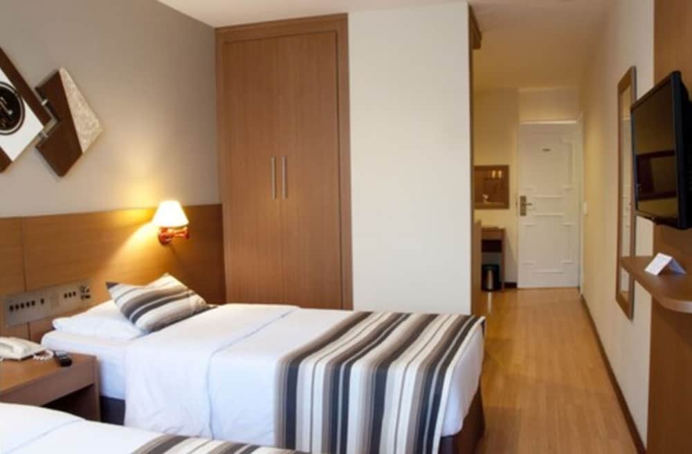 SUITE, 3 BEDS
