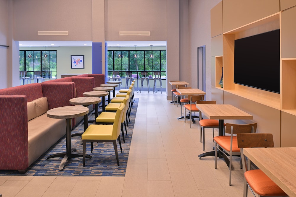 Holiday Inn Express Suites Bryant Benton Area 53/71