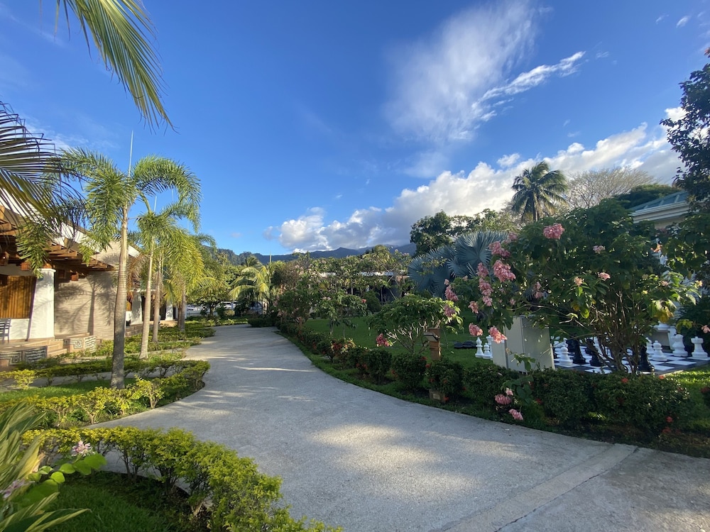 Paraiso Rainforest and Beach Hotel 38/48