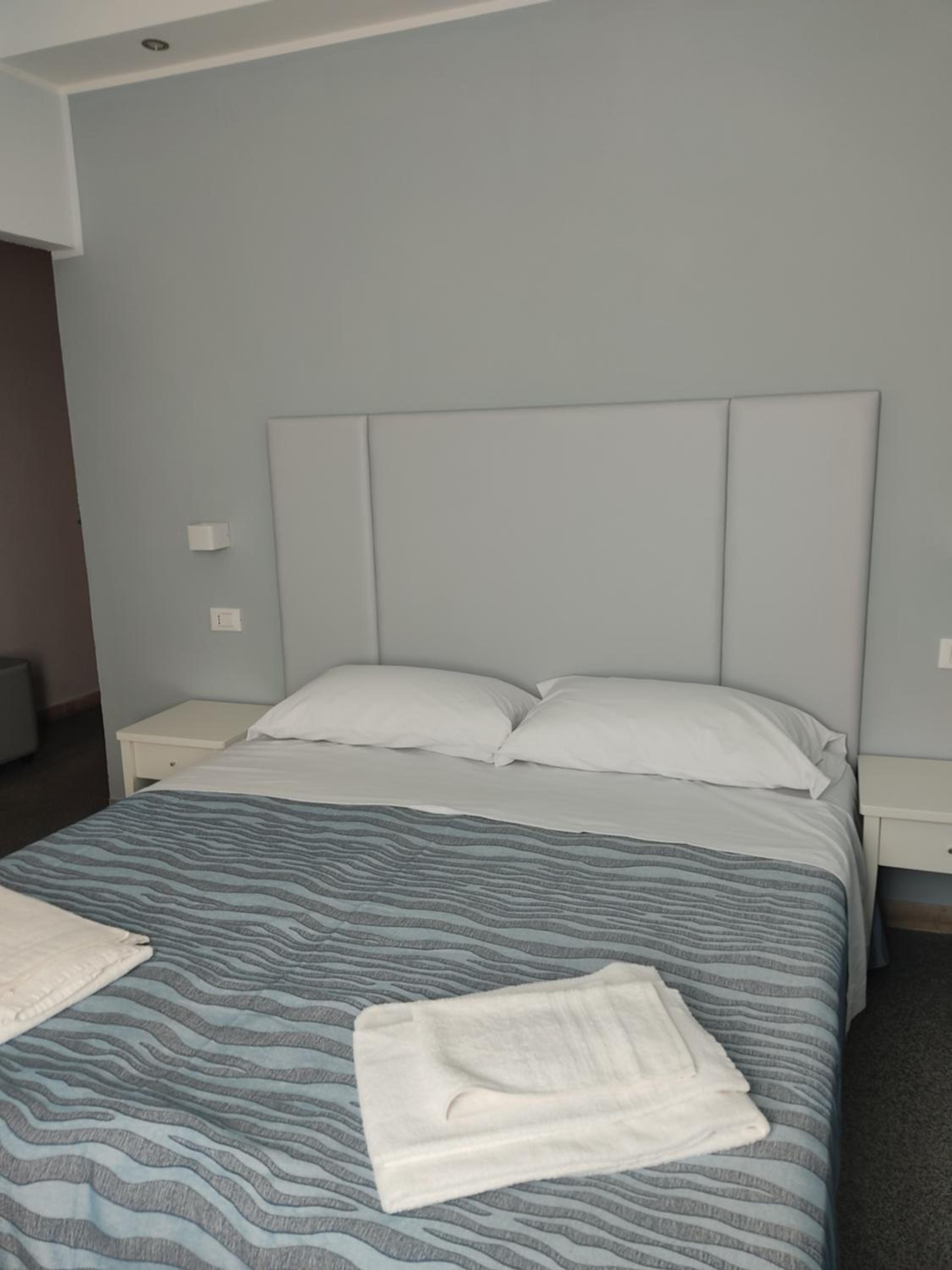 Room, Double or Twin Bed