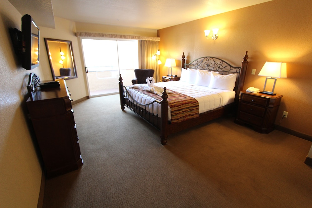 1 BEDROOM, SUITE