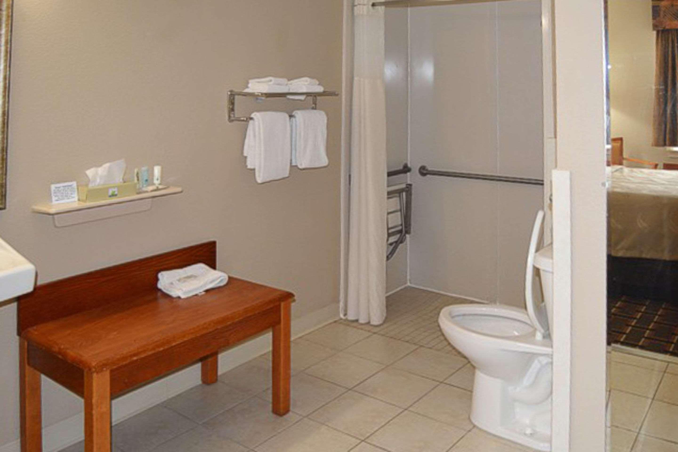 غرفة بسرير كوين، Quality Inn Raynham - Taunton 4/5