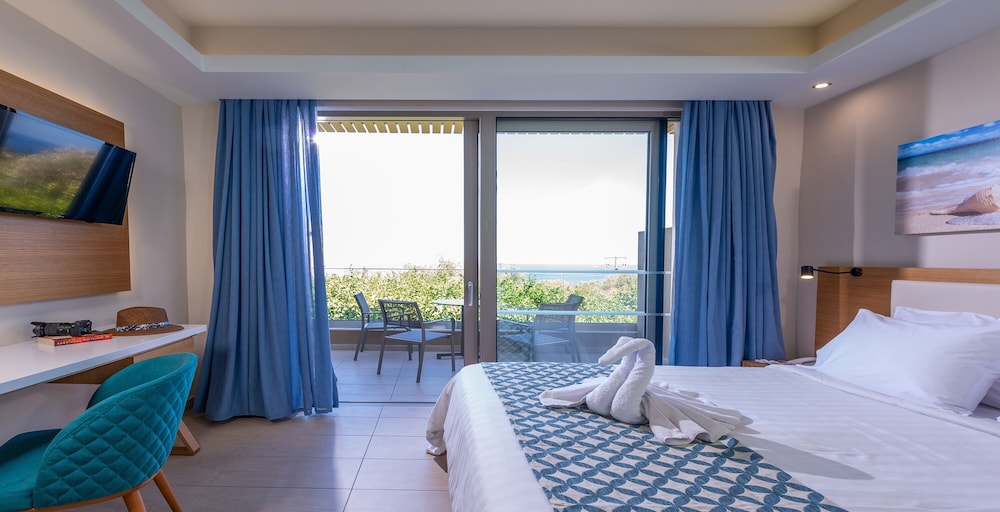 Superior, 1 Queen and 1 Single Bed, Land View