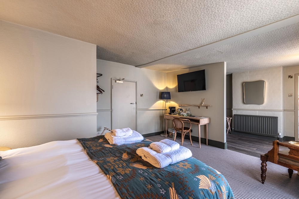 The Feathers Hotel 12/50