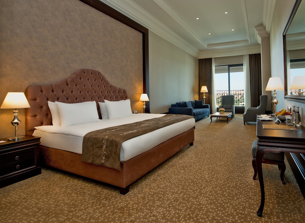 Family Suite, 2 Double and Twin Beds, City View, 2 Bathrooms