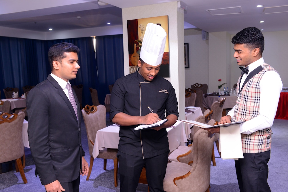 JUFFAIR GATE HOTEL 7/52