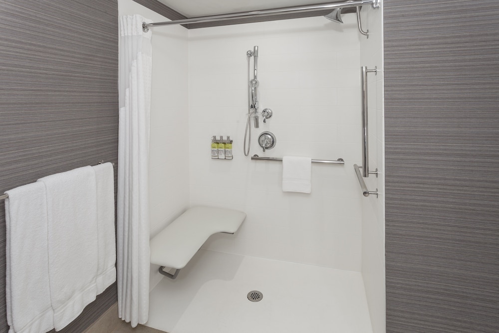 Holiday Inn Expresss And Suites Long Island East End 19/49