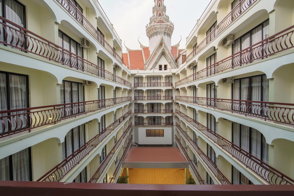 SMILING HOTEL AND SPA 4/50