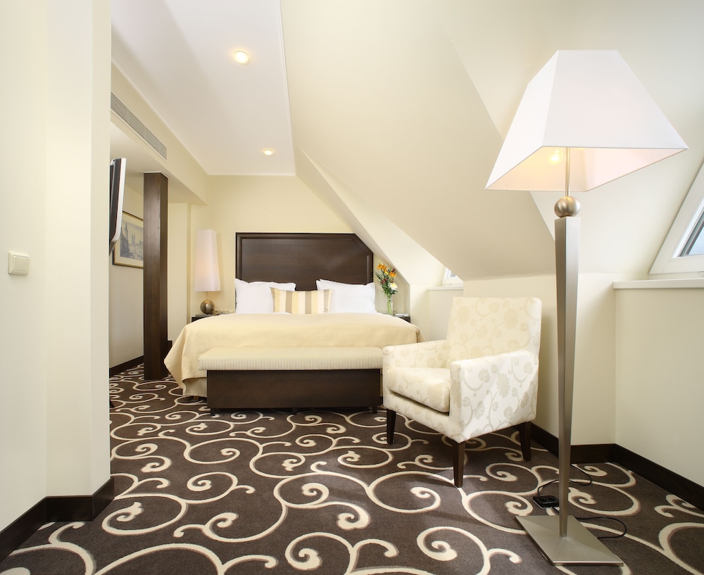 Grand Hotel Bohemia 18/50