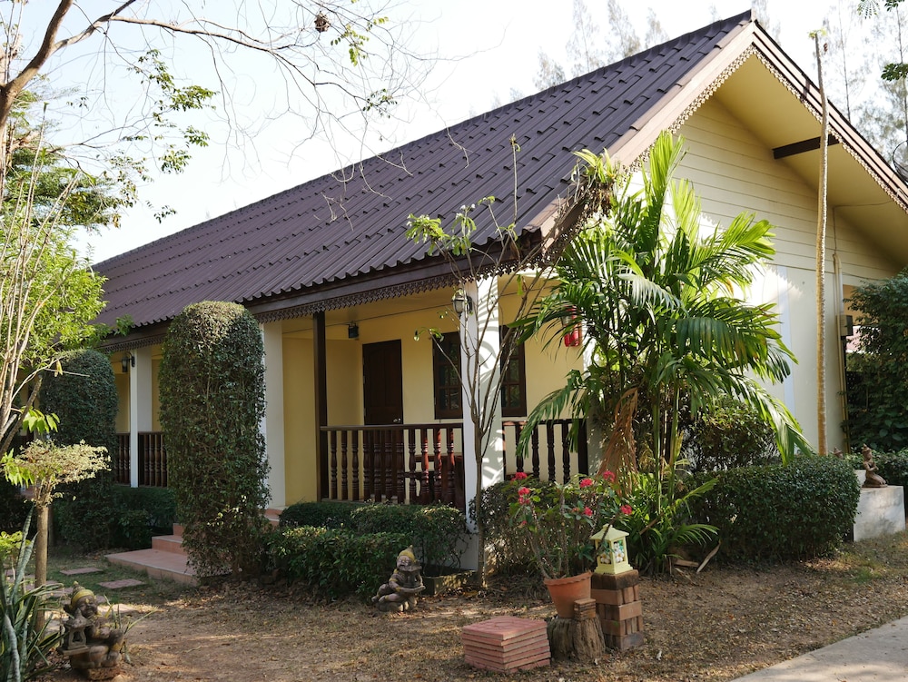 Suanluang Garden View Resort 9/70