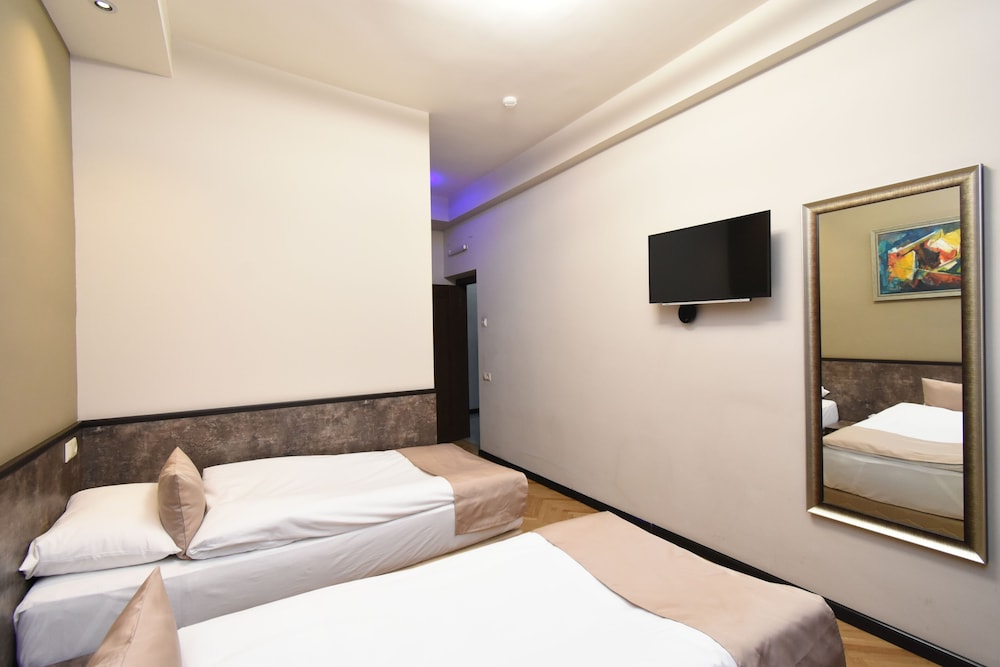 STANDARD, DOUBLE OR TWIN BED