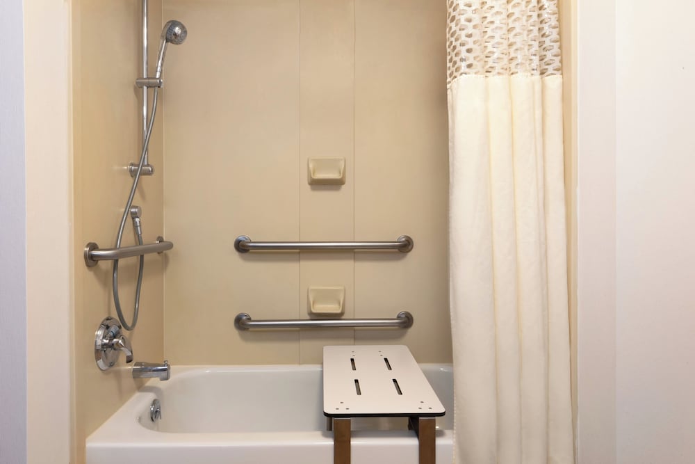 Summit Suites 33/34