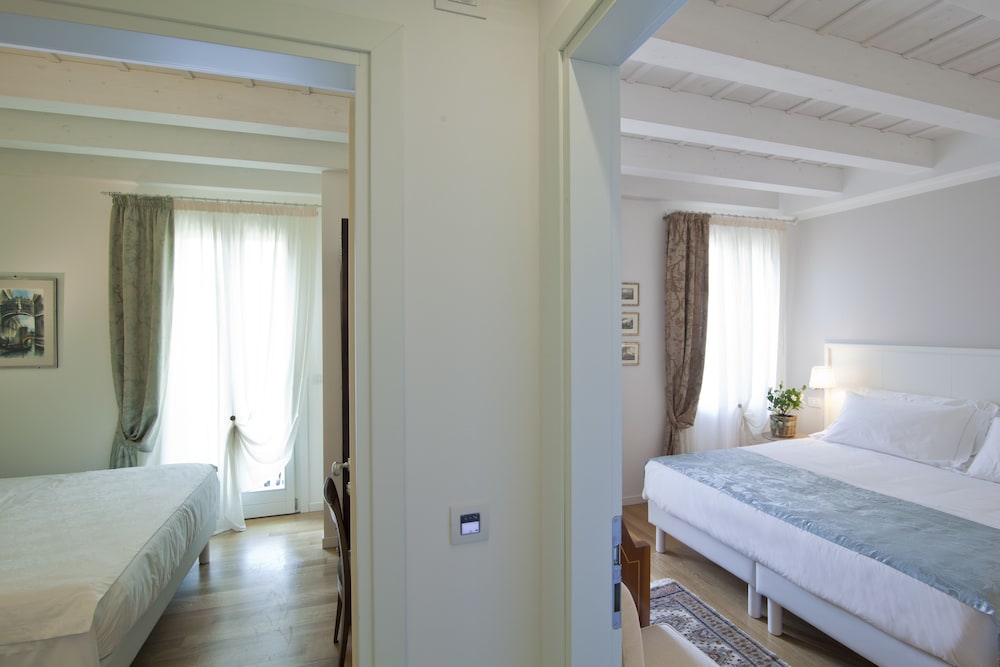 Chiara Lodge 13/33