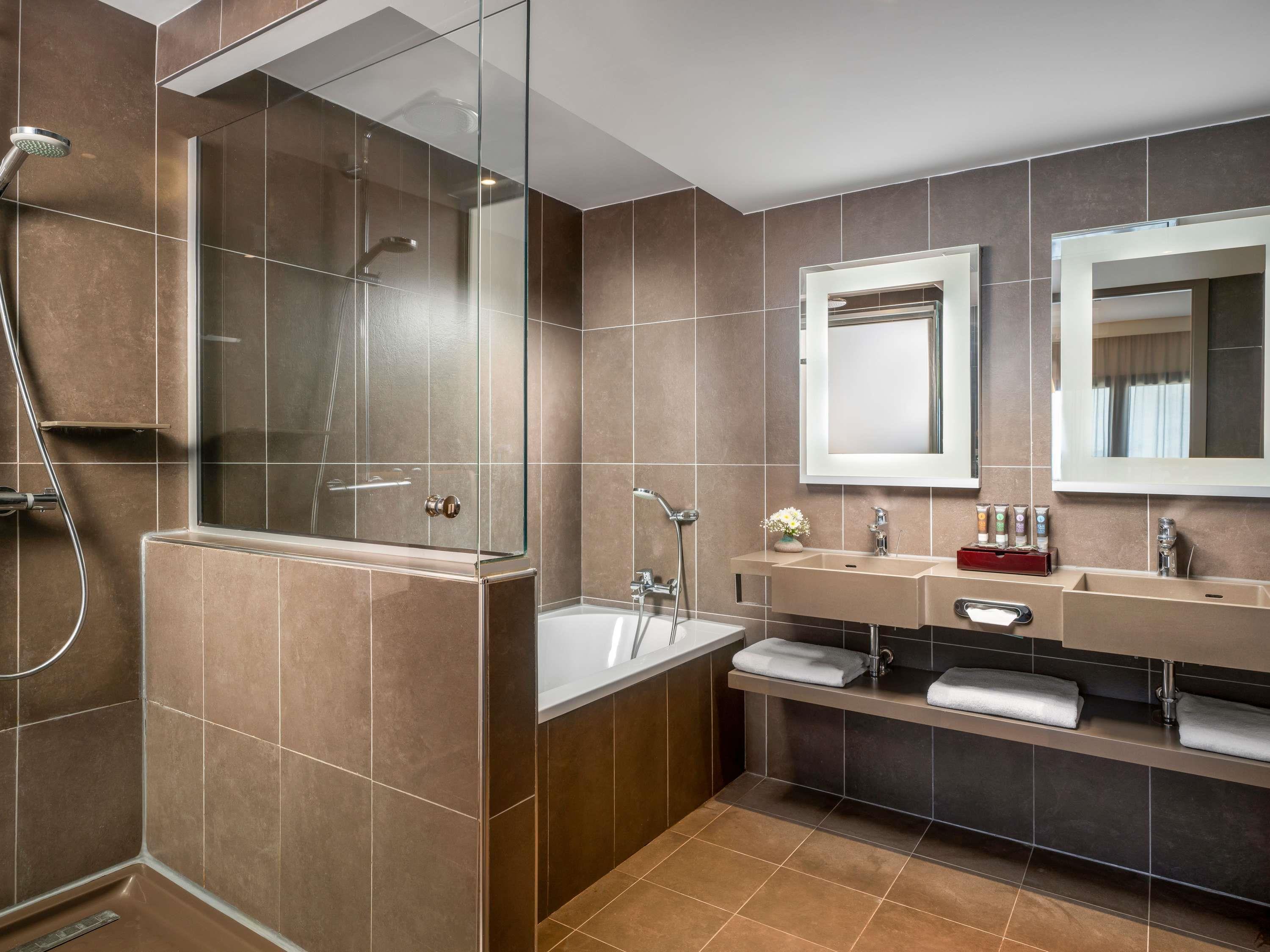 Suite, King Bed, Sofa, Novotel Istanbul Bosphorus Hotel 2/3