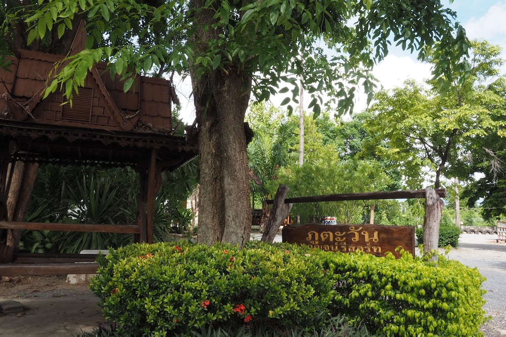 Phutawan Kan Resort 40/42