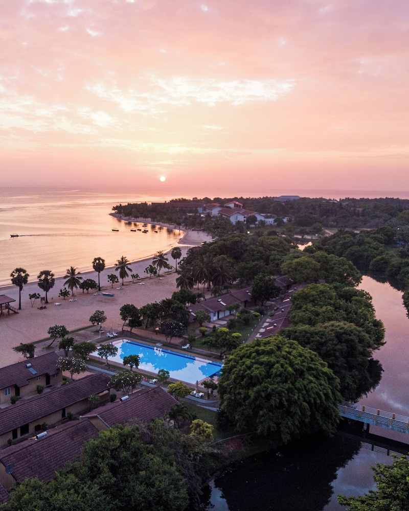 Amethyst Resort Passikudah 36/48