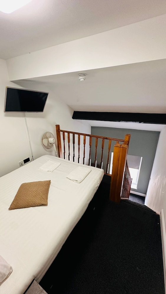 FAMILY, MULTIPLE BEDS