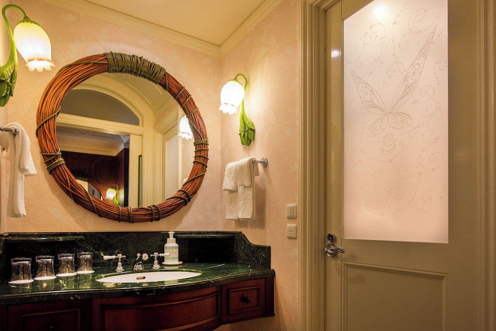 Tokyo Disneyland Hotel 50/50