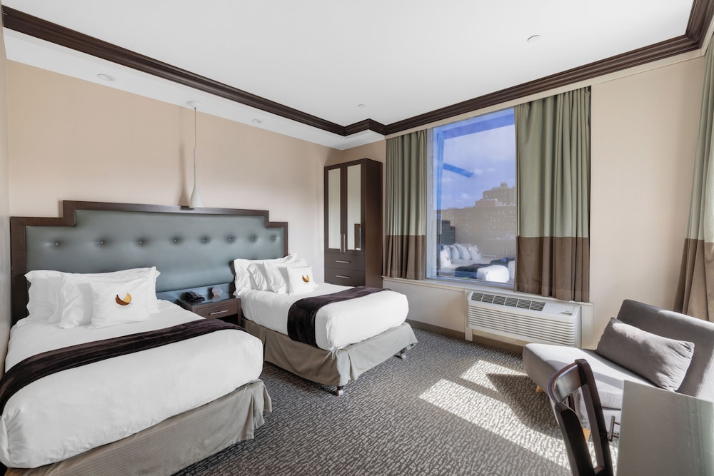 Condor Hotel by LuxUrban, Trademark Collection 18/50