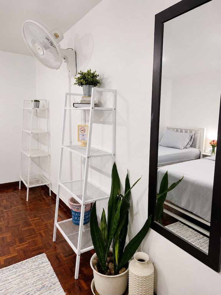 Hostel 16 55/72