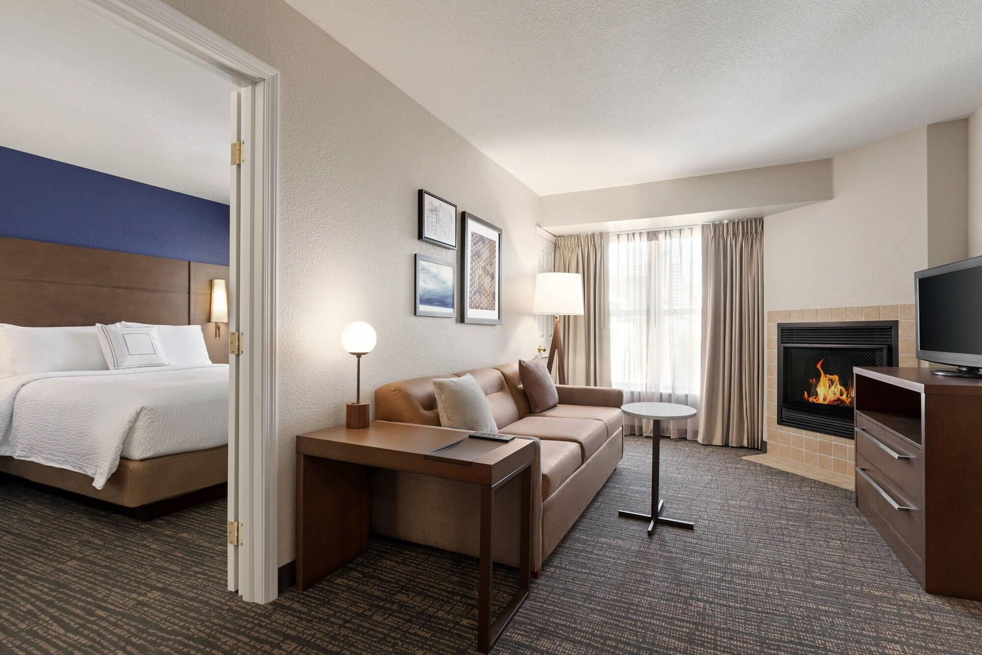 جناح بغرفتي نوم لذوي الإعاقة، Residence Inn Salinas Monterey 2/3