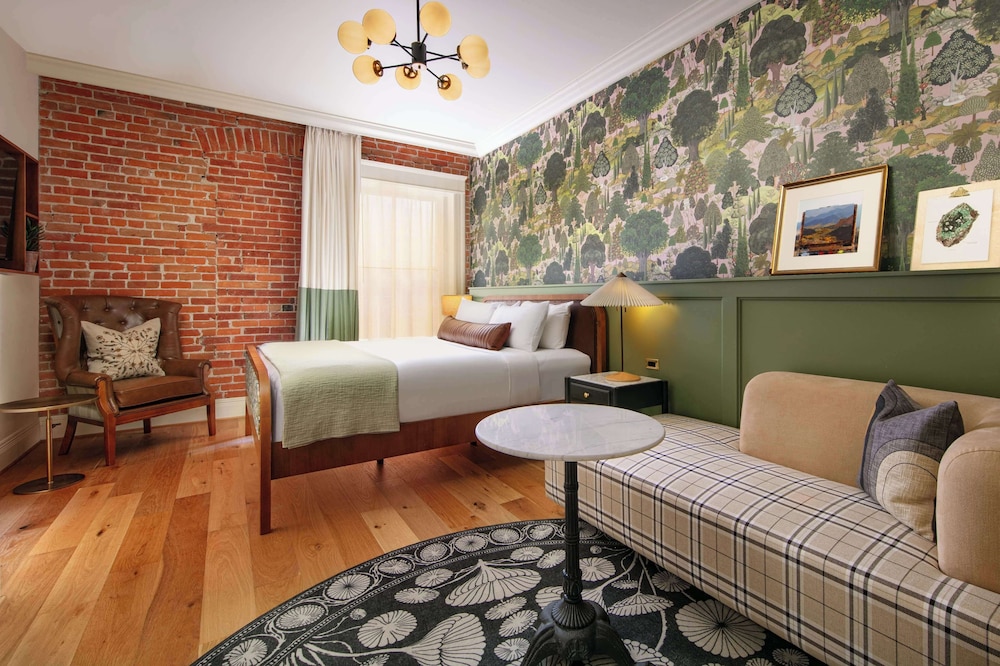 Silver, King Bed, Accessible