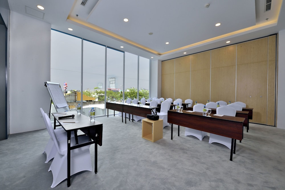 Whiz Hotel Sudirman Pekanbaru 25/36