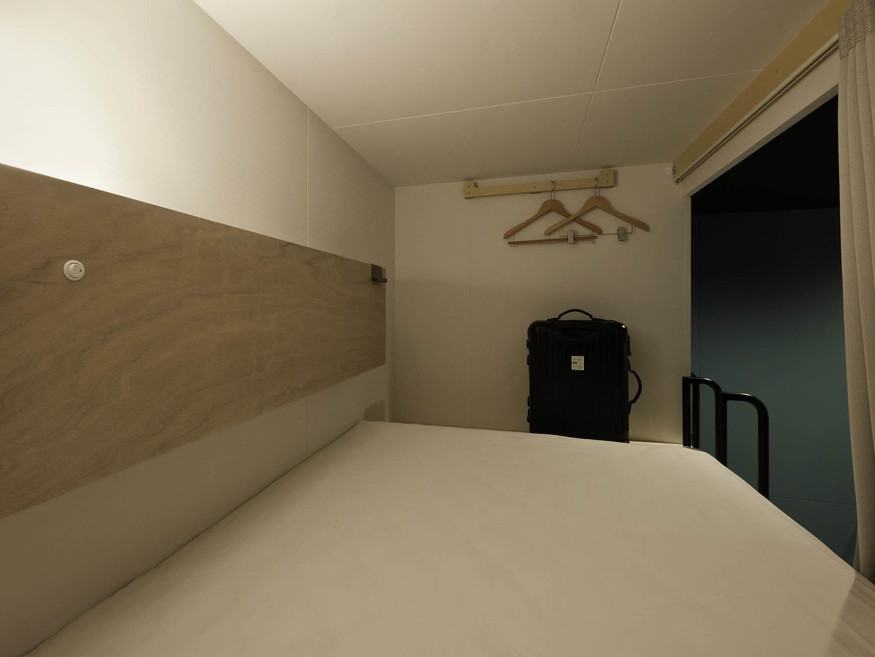 Female Dorm, Female Only