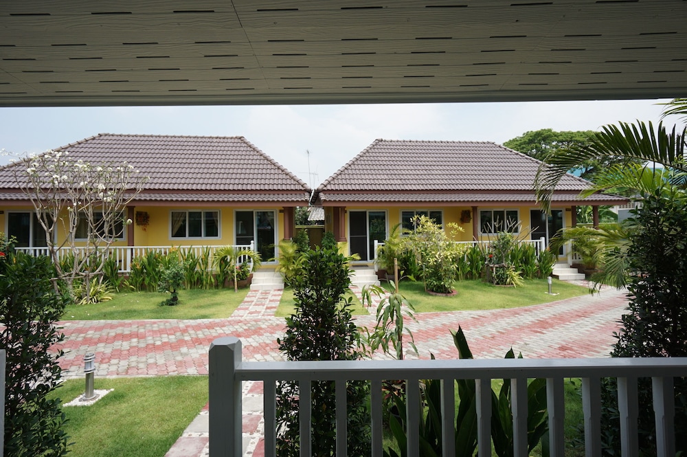 Baan Penny 8/55
