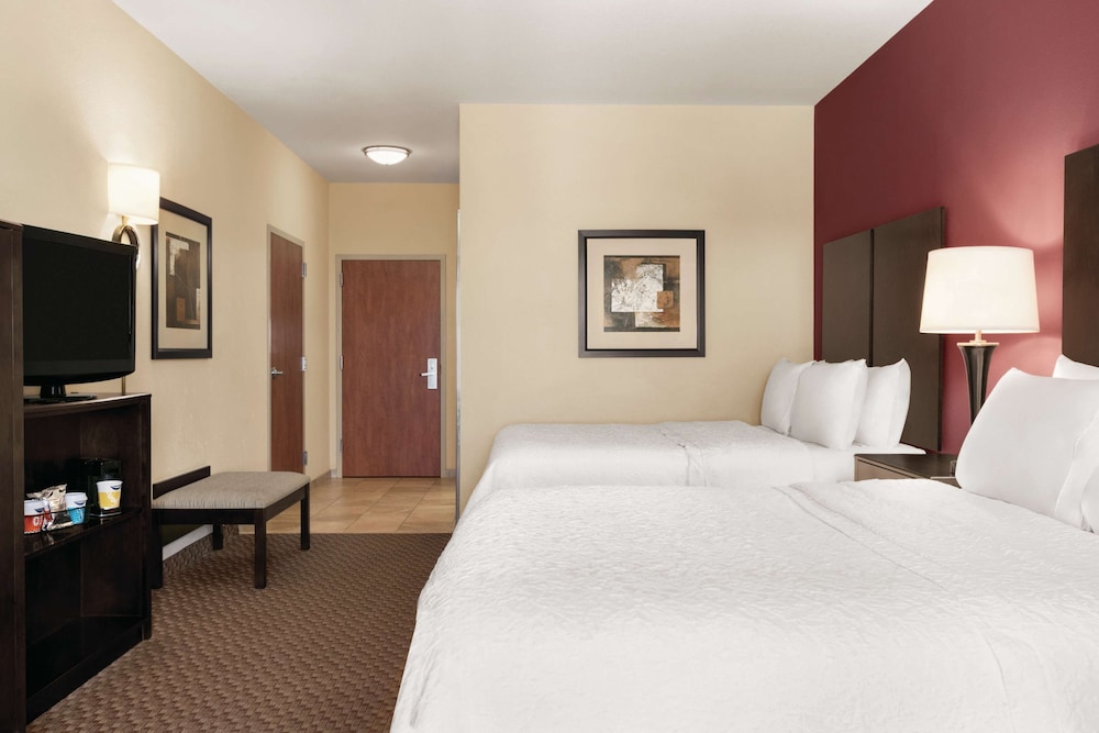 Hampton Inn and Suites Enid 18/50