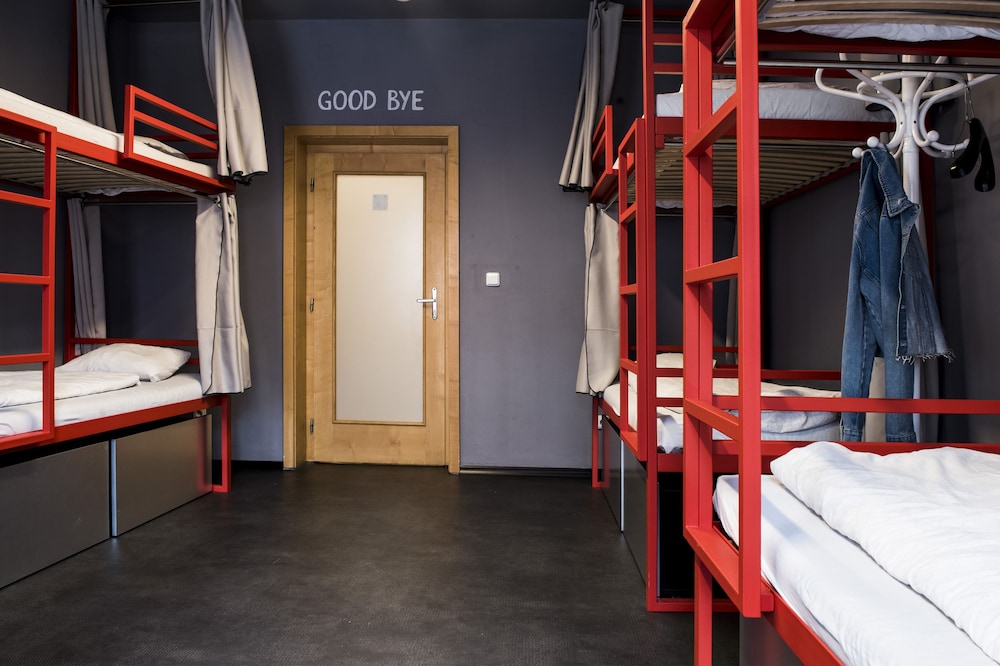 Hostel Eleven 21/48
