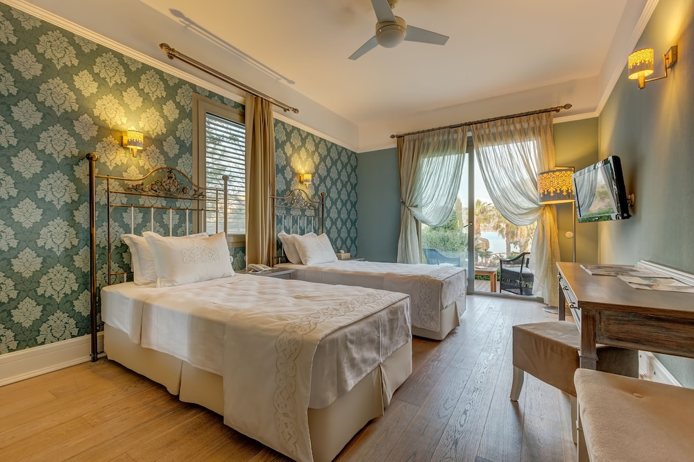 DELUXE, TWIN BEDS, TERRACE