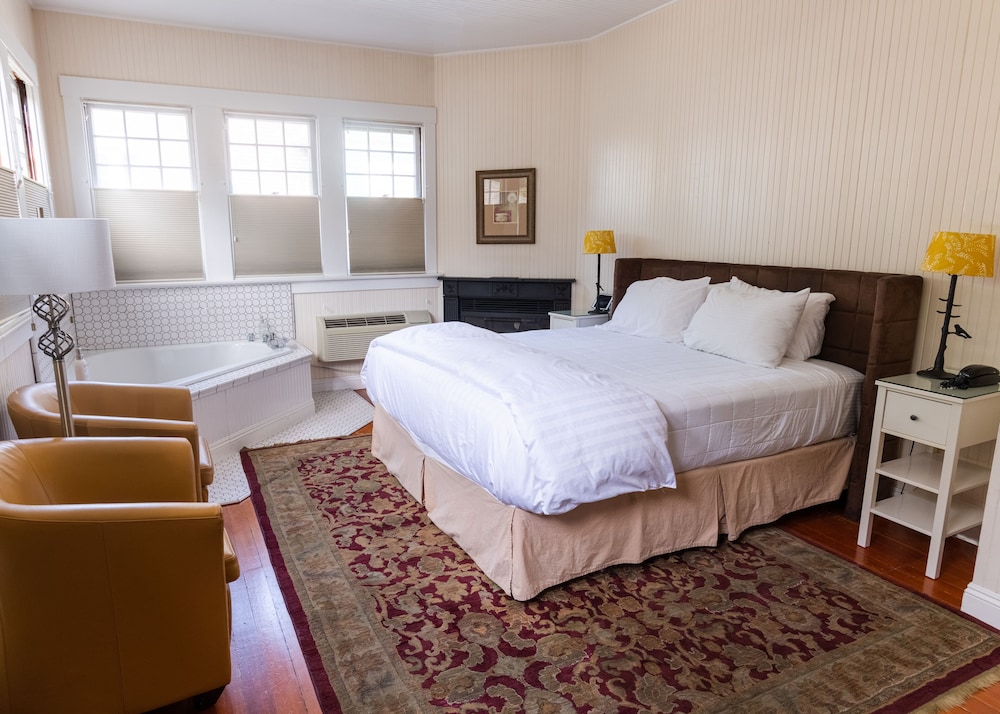 SUPERIOR, KING BED