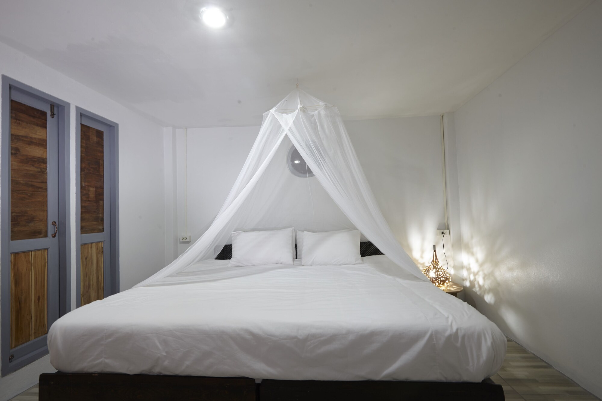 BUNGALOW, DOUBLE BED
