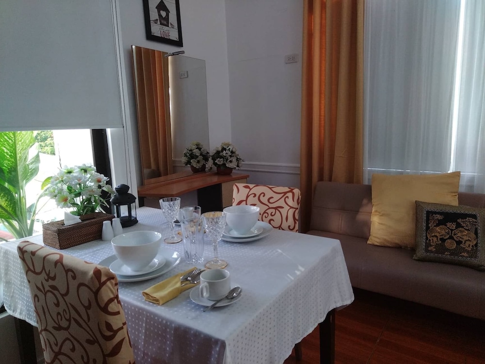Makati Riverside Inn 45/54